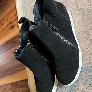 Skechers black suede wedge heel booties size 9